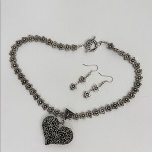Silver Tone Floral Heart Necklace & Earrings Set 17”